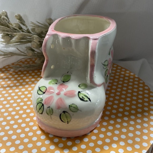 VINTAGE BABY BOOT PLANTER - Picture 2 of 4